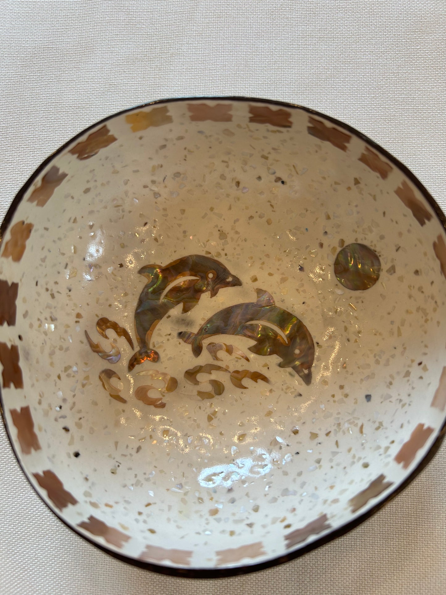 Kokosnussschale Perlmutt Delfin