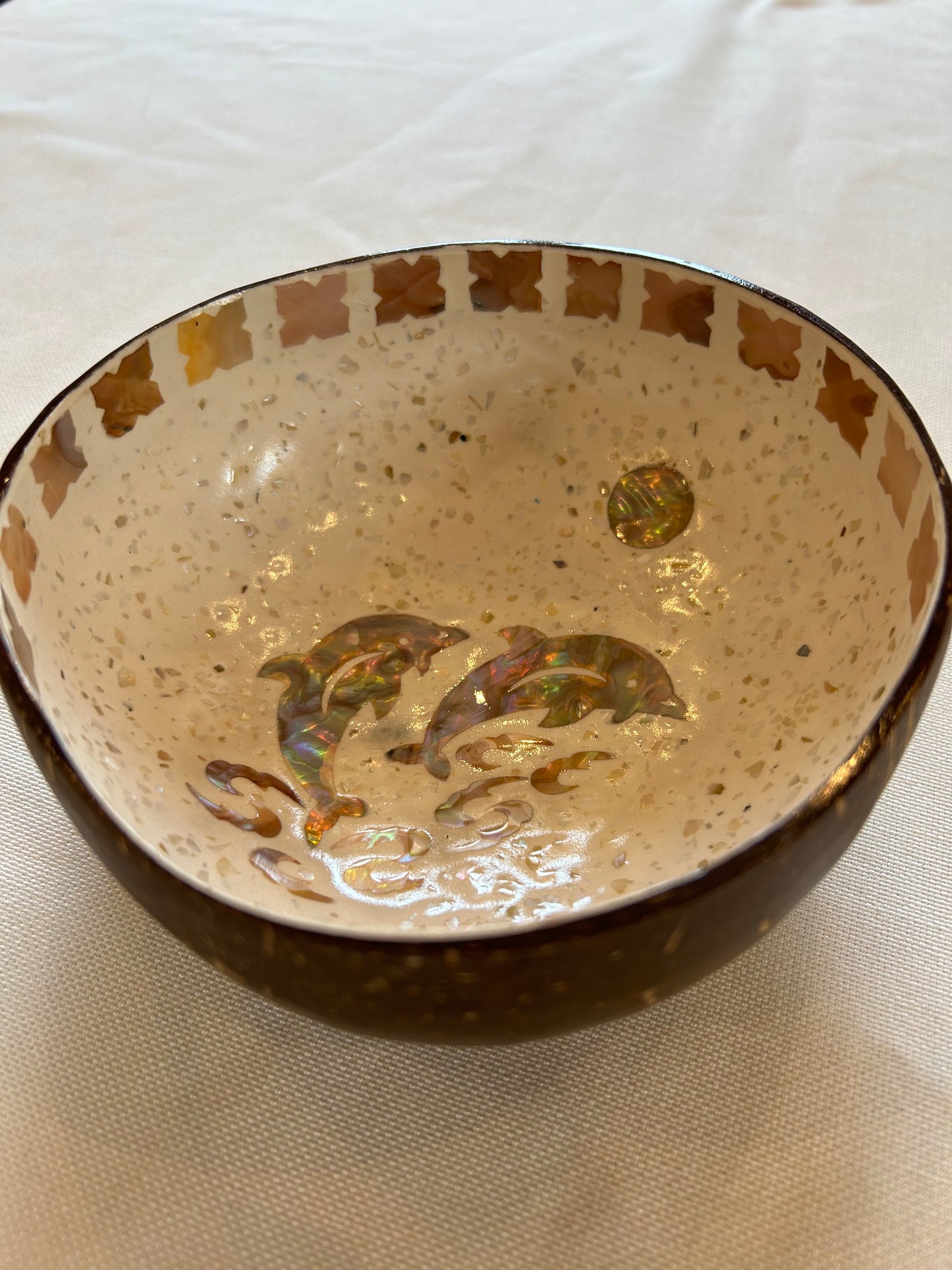 Kokosnussschale Perlmutt Delfin