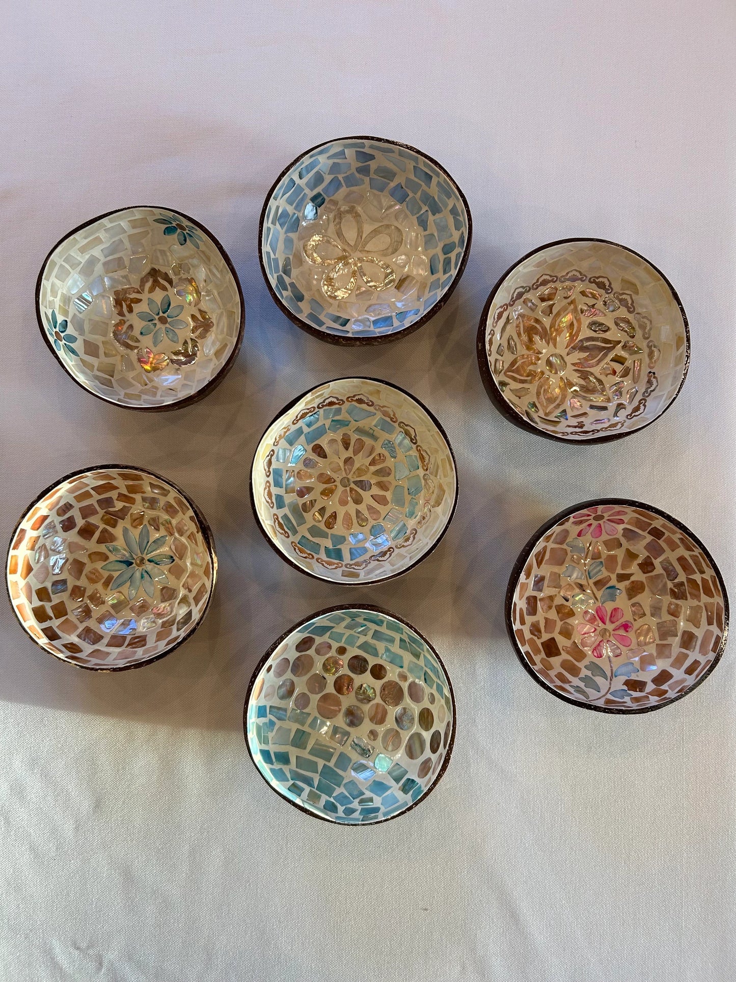 Kokosnussschale Perlmutt drei Blumen