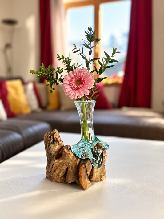 Vase auf Wurzelholz
