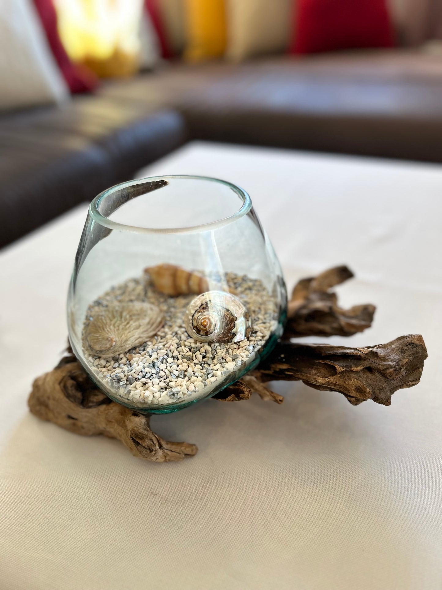 Glas auf Wurzelholz