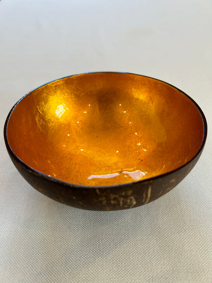 Kokosnussschale gold