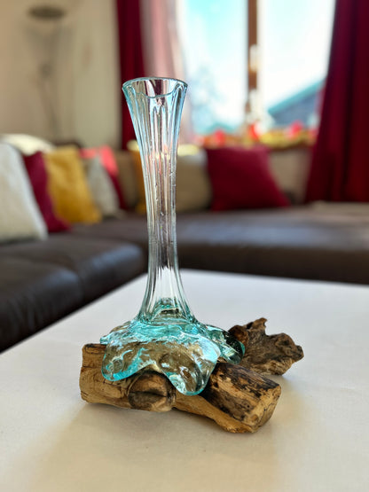 Vase auf Wurzelholz